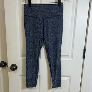 New Balance women’s Heathered capri Leggings size medium blue white inseam 23”